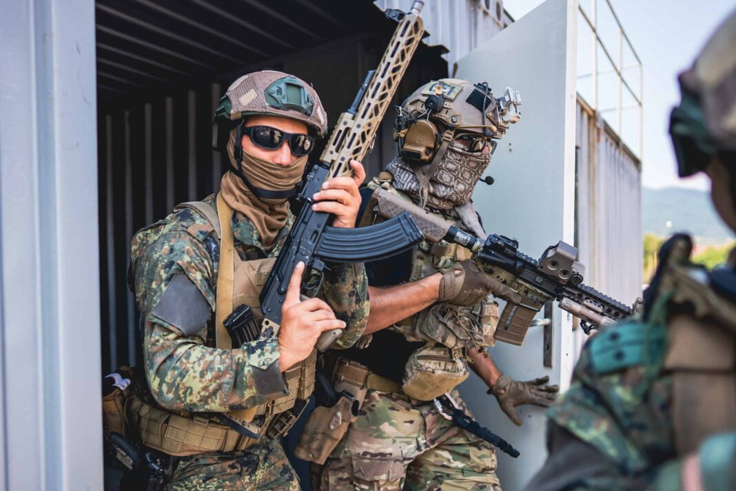 Bulgarian special forces training with US counterparts