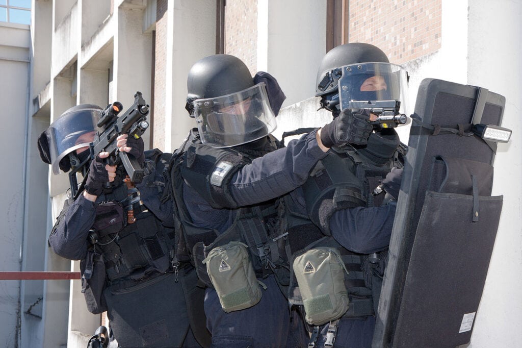 GIGN operators in an urban environment
