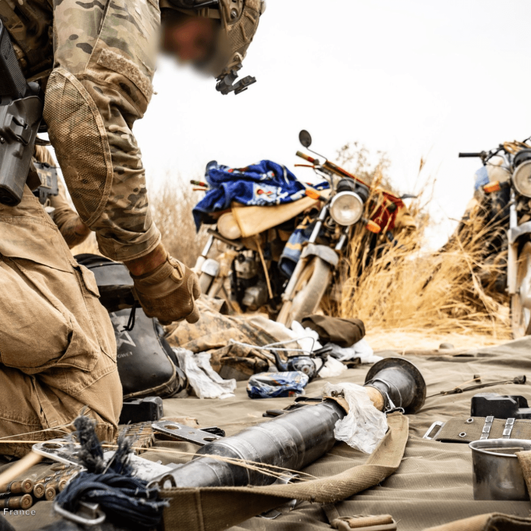 Commando Marine inventories captured weapons from JNIM terrorist in Mali