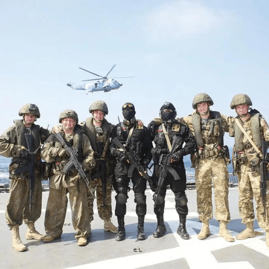 Russian and IRGC navy troops together