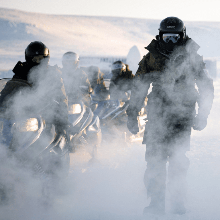 Canadian soldiers training the Arctic