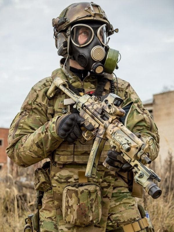 FSB Alpha Group individual in PKM-3 Gas mask holding an MP5